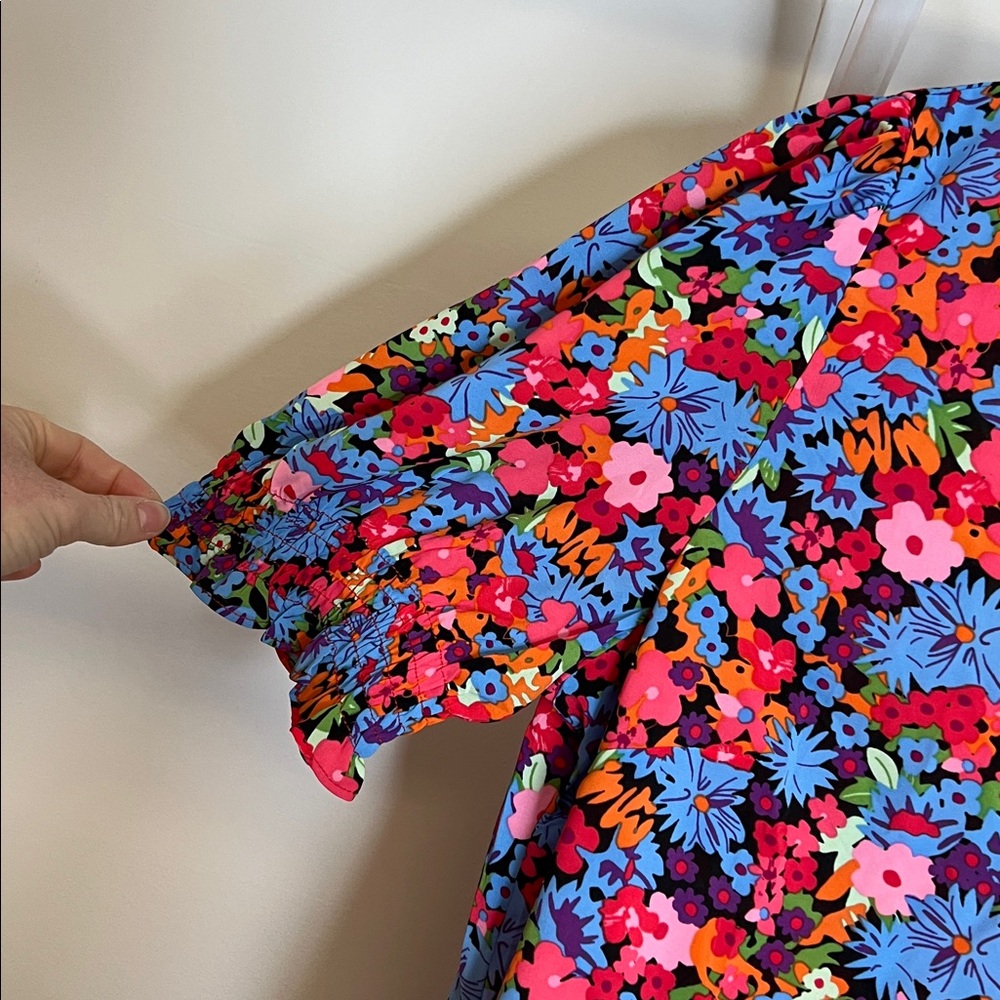 NWT Amazon Vibrant Floral Blouse‎ - M - Picture 3 of 6